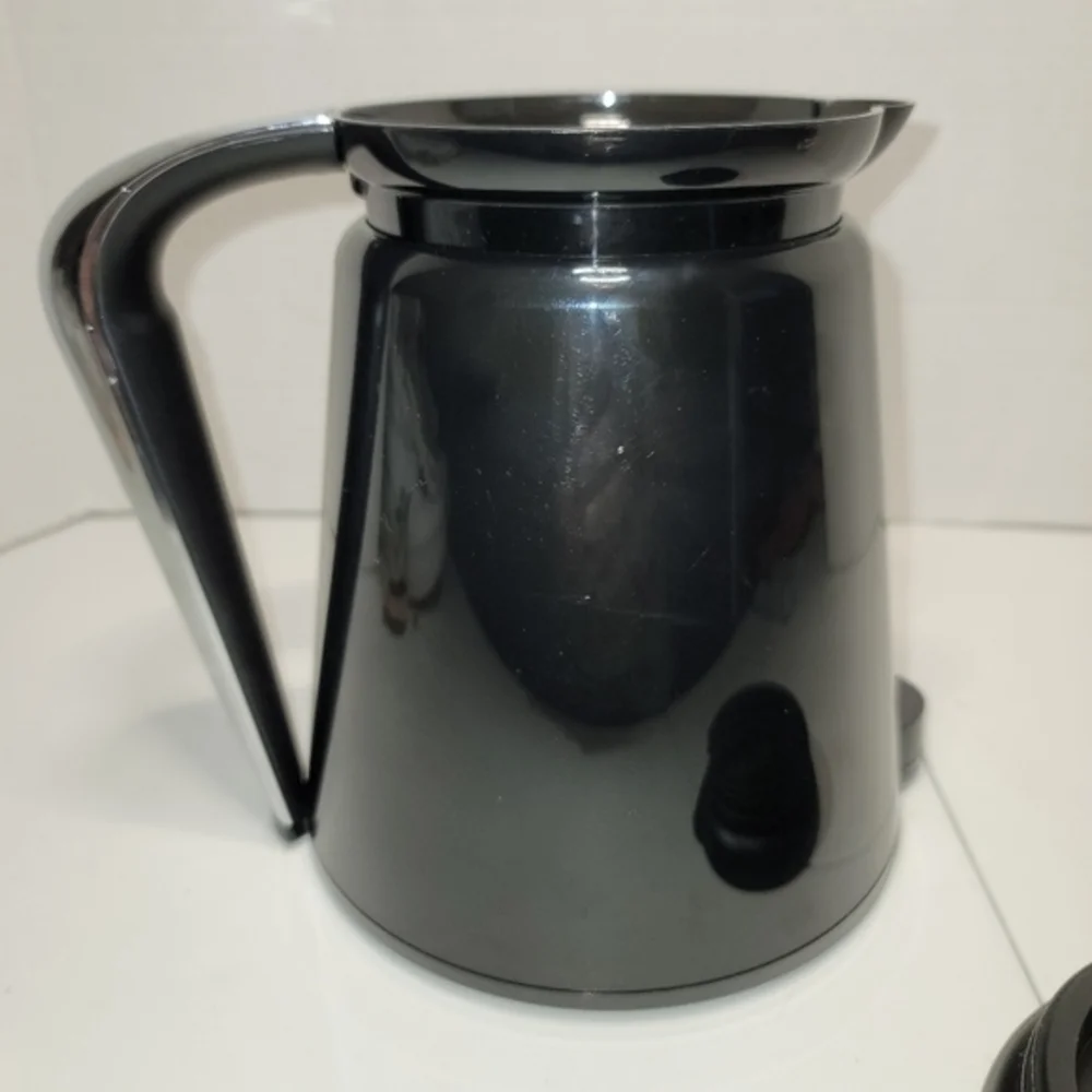 Keurig Carafe 2.0 Solid Black  K-Carafe Replacement Coffee Pot 32 oz.‎